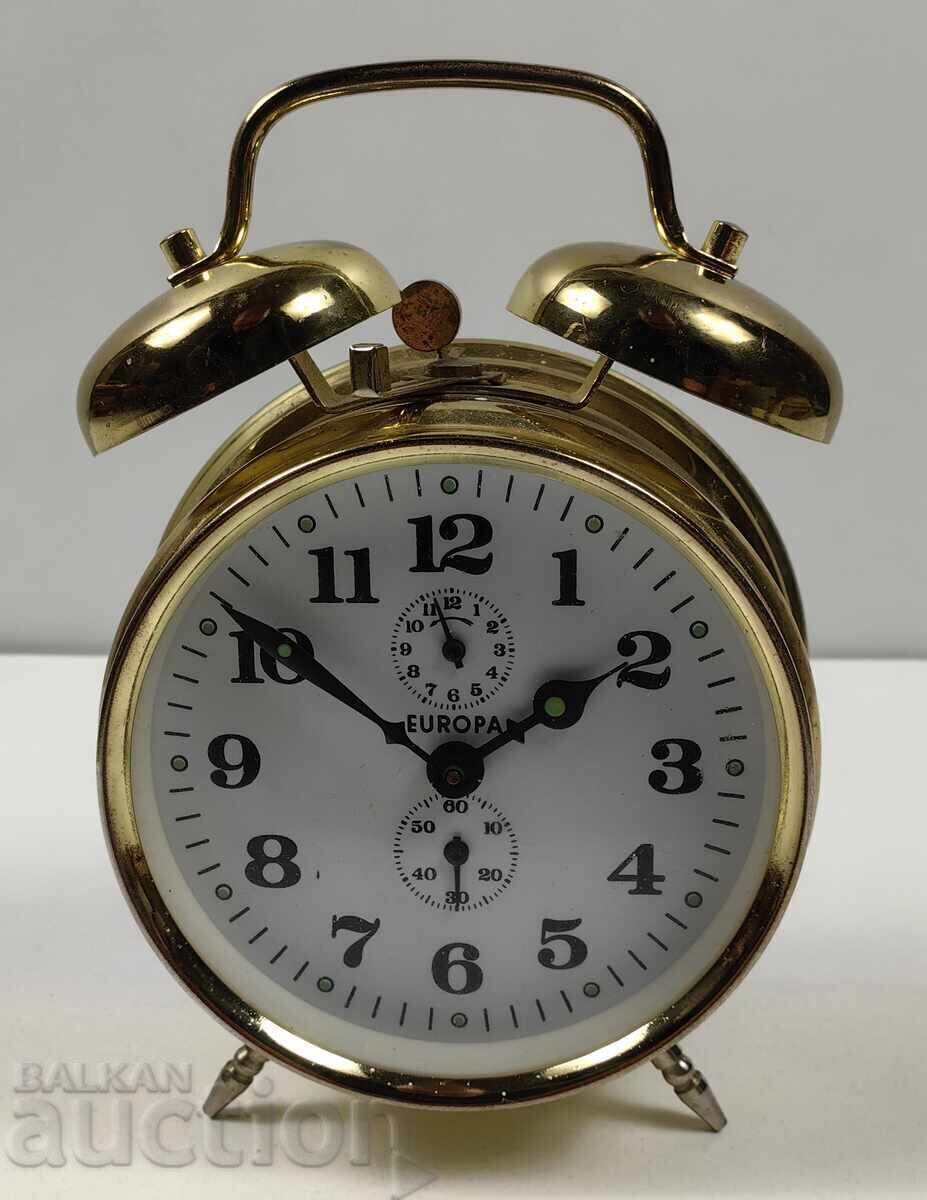 OLD ALARM CLOCK WITH BELL, BELL DOESN'T WORK - FOR INTERIOR