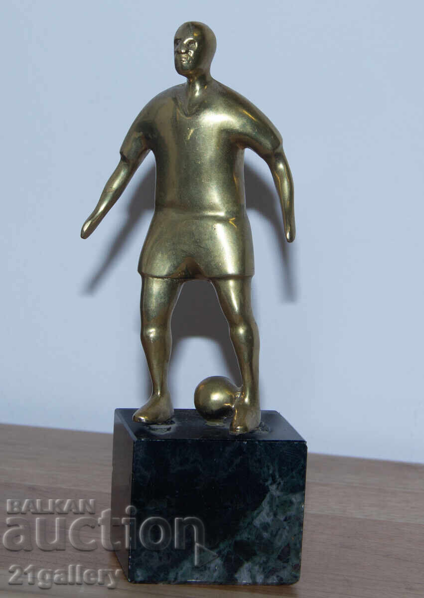 Αυθεντικό χάλκινο γλυπτό, πλαστικό, ποδοσφαιριστής με μπάλα με τιμή 180.00 BGN | € 92.03