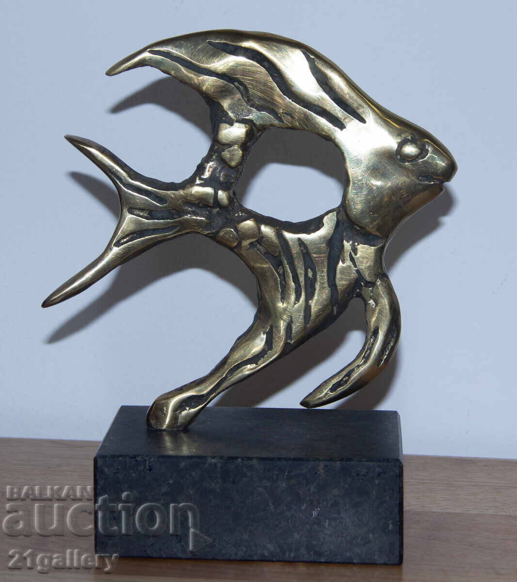 Sculptură din bronz originală, plastică, pește stilizat cu preț 350.00 BGN | € 178.95