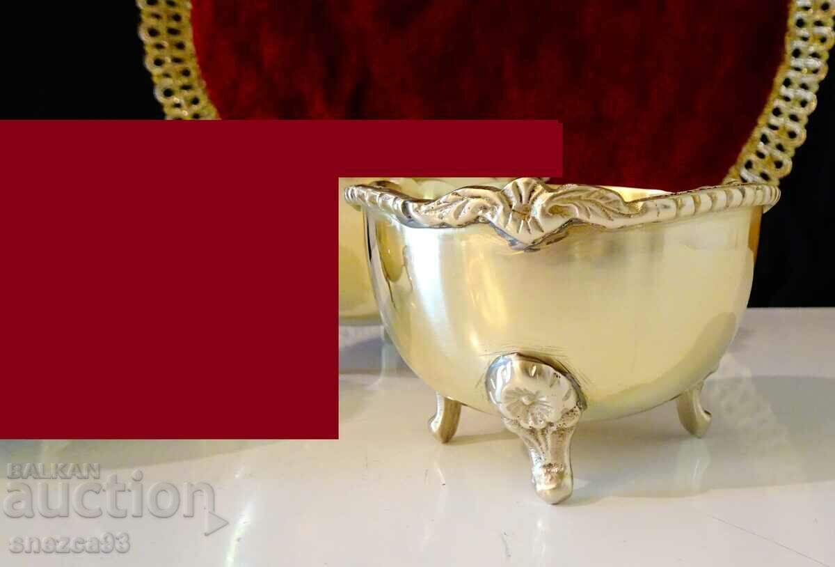 Бронзов съд,купичка за ядки.