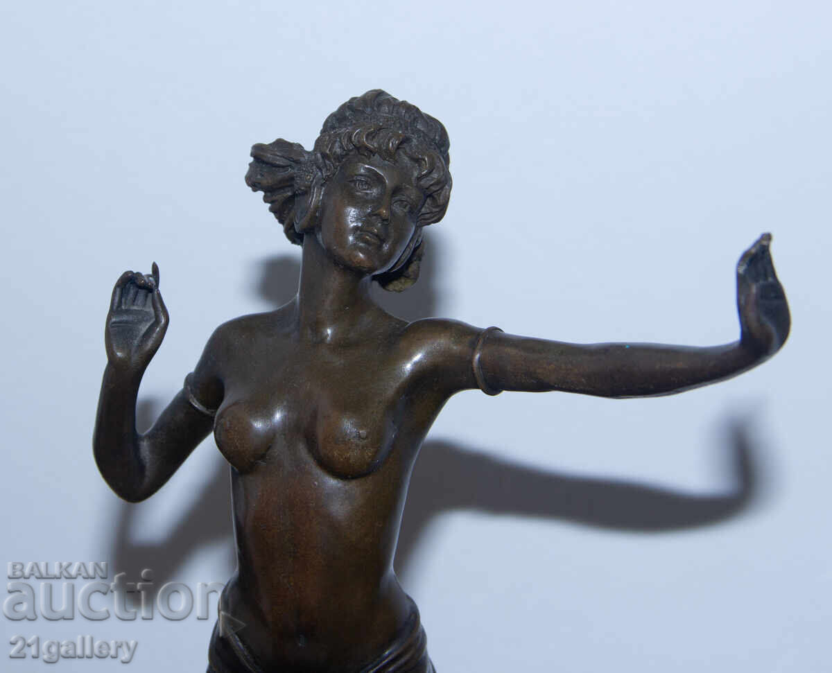 Licitație Art Nouveau, sculptură veche din bronz, statuie femeie
