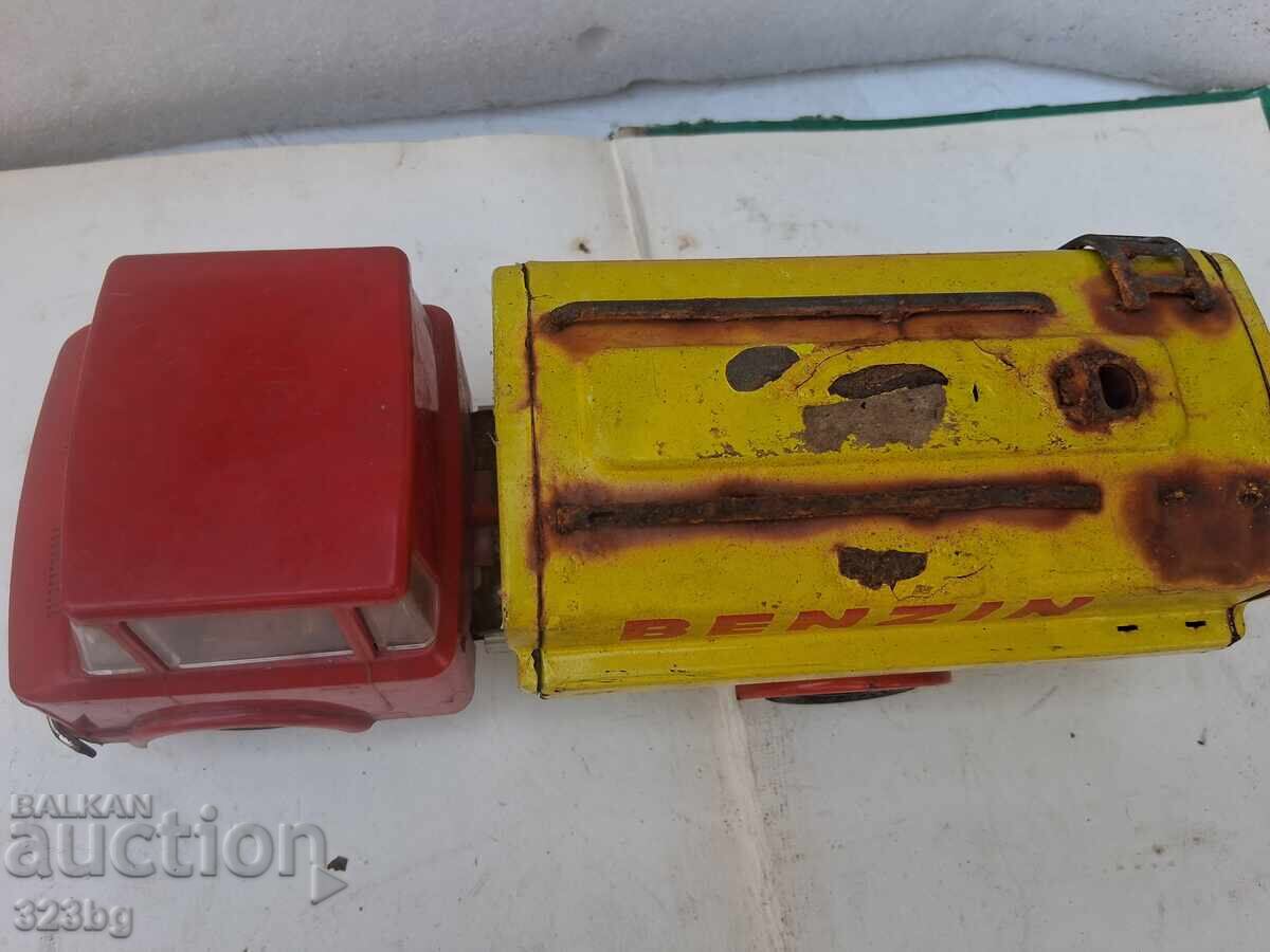 Γδρ φορτηγό παιχνίδι με τιμή 30.00 BGN | € 15.34 Γδρ φορτηγό παιχνίδι με τιμή 30.00 BGN | € 15.34