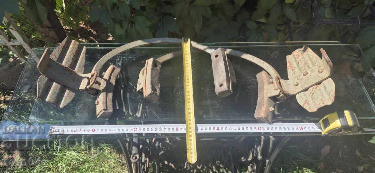 PATINE VECHI DE INSTALATOR PENTRU URCARE PE SCARĂ