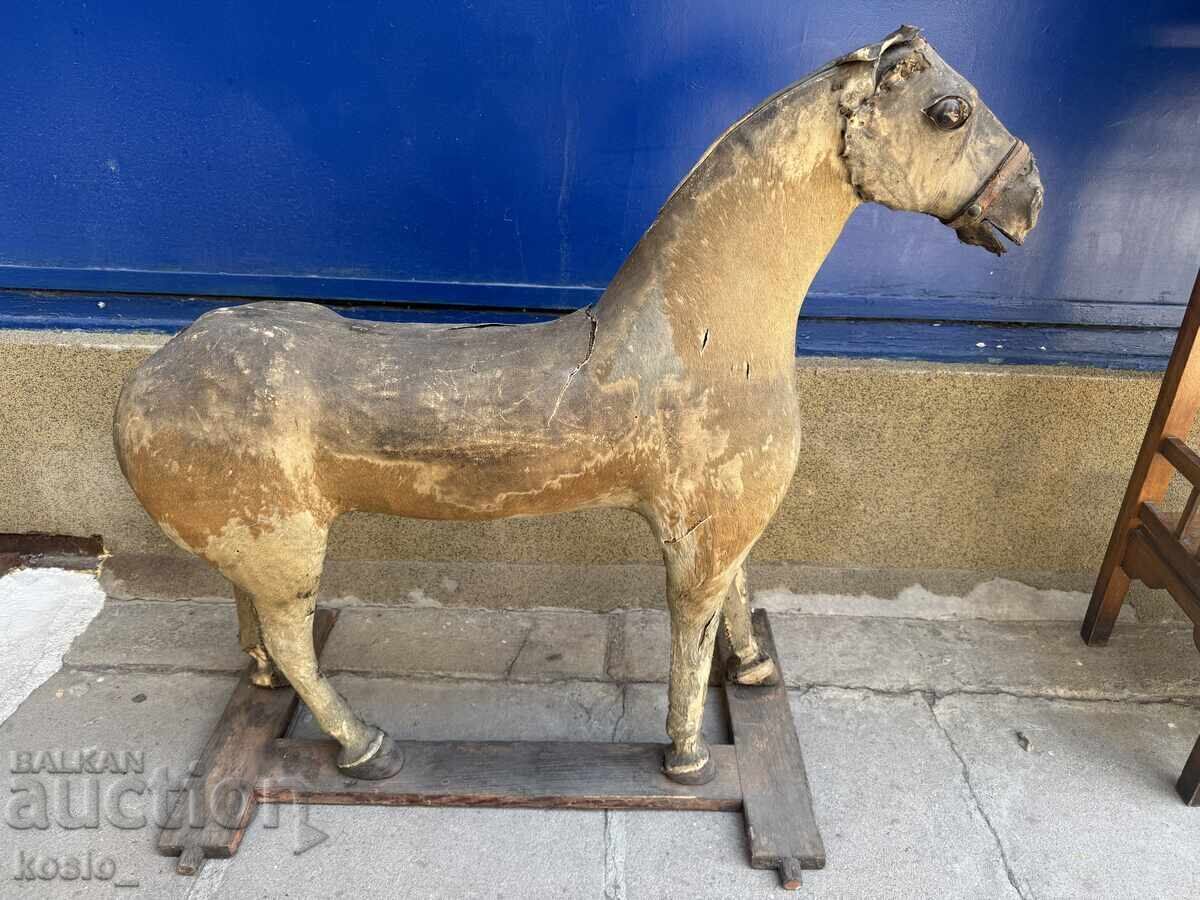 Cal vechi de jucărie, anul 1890 cu preț € 190.00 | 371.61 BGN