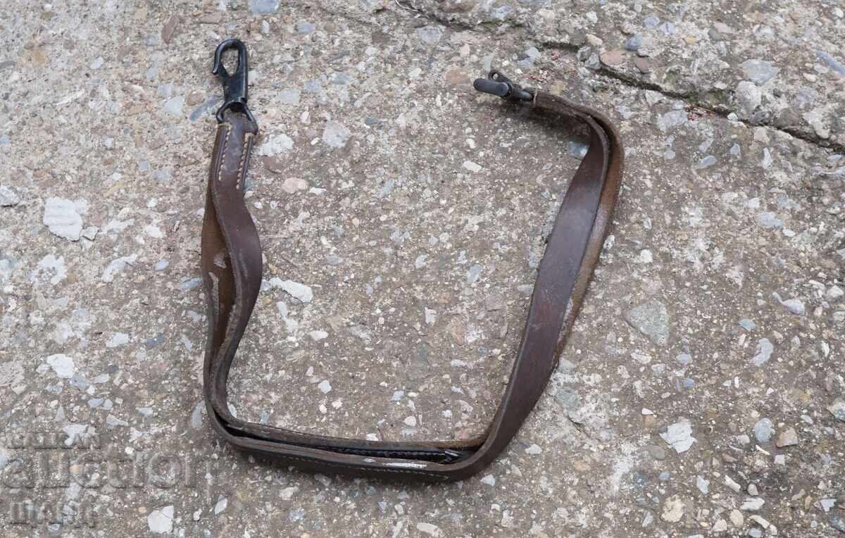 Livrarea Curea veche din piele, curea pentru pușca mitralieră