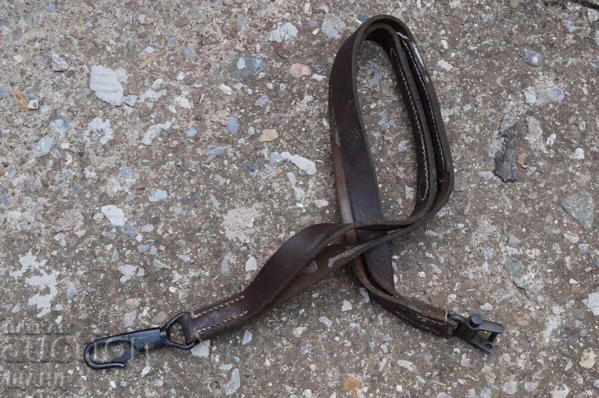 Curea veche din piele, curea pentru pușca mitralieră