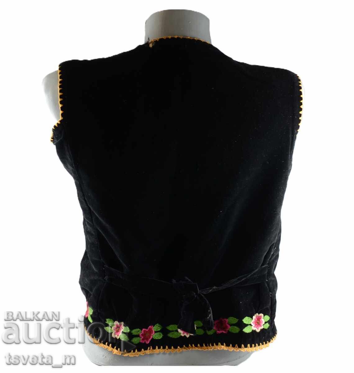 Γυναικείο γιλέκο από βελούδο με κέντημα, παραδοσιακή φορεσιά - 5 Γυναικείο γιλέκο από βελούδο με κέντημα, παραδοσιακή φορεσιά - 5