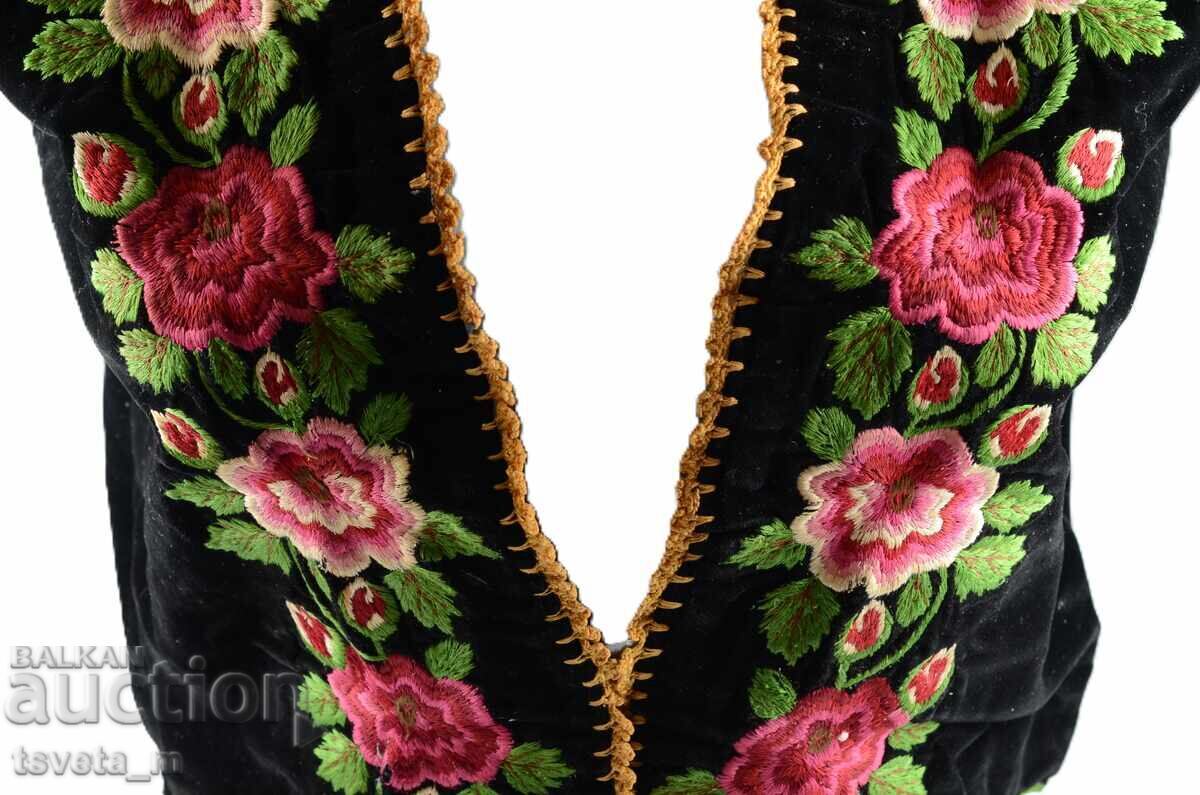 Γυναικείο γιλέκο από βελούδο με κέντημα, παραδοσιακή φορεσιά - 6 Γυναικείο γιλέκο από βελούδο με κέντημα, παραδοσιακή φορεσιά - 6