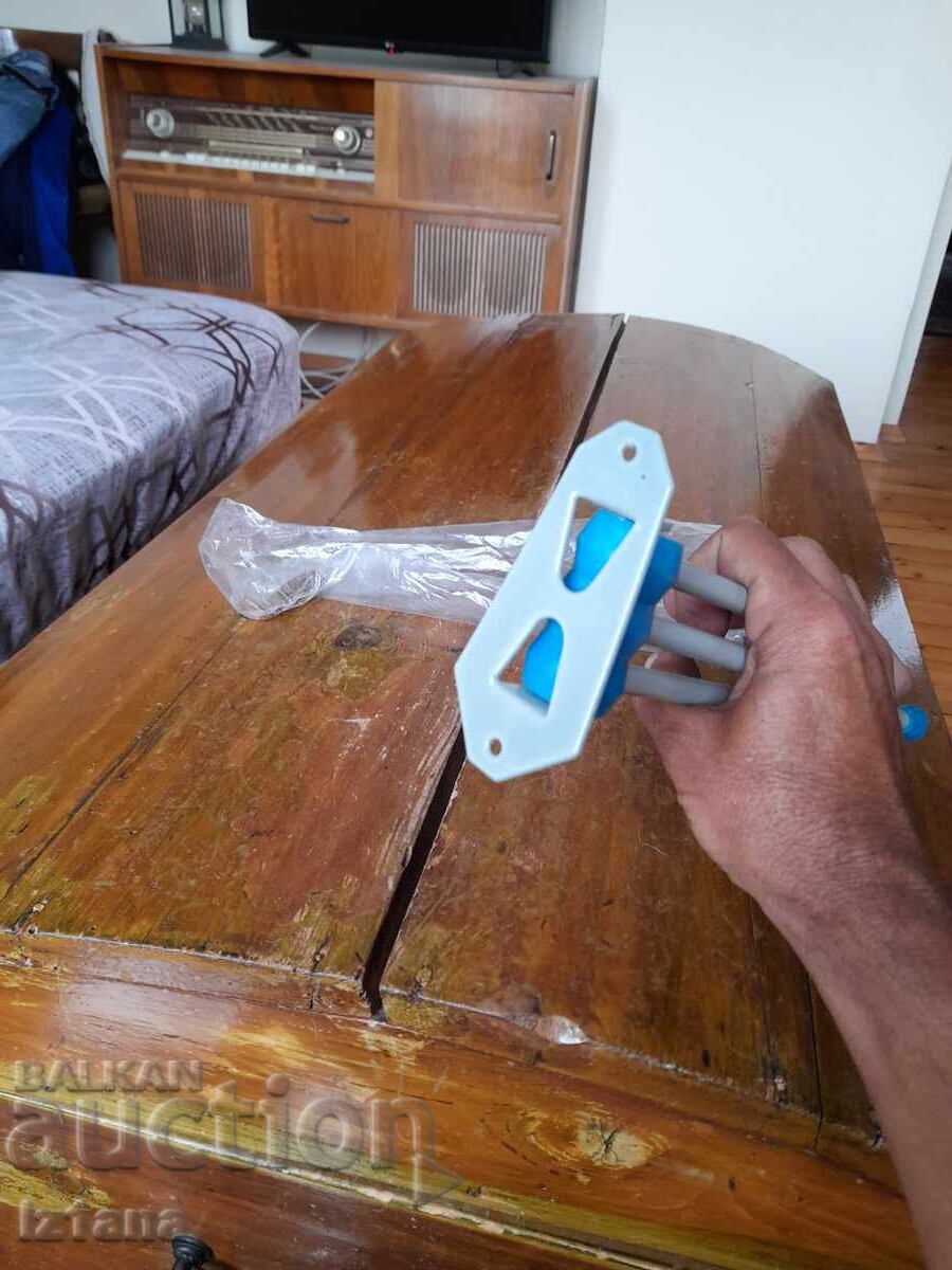 Delivery of Old towel rack Delivery of Old towel rack