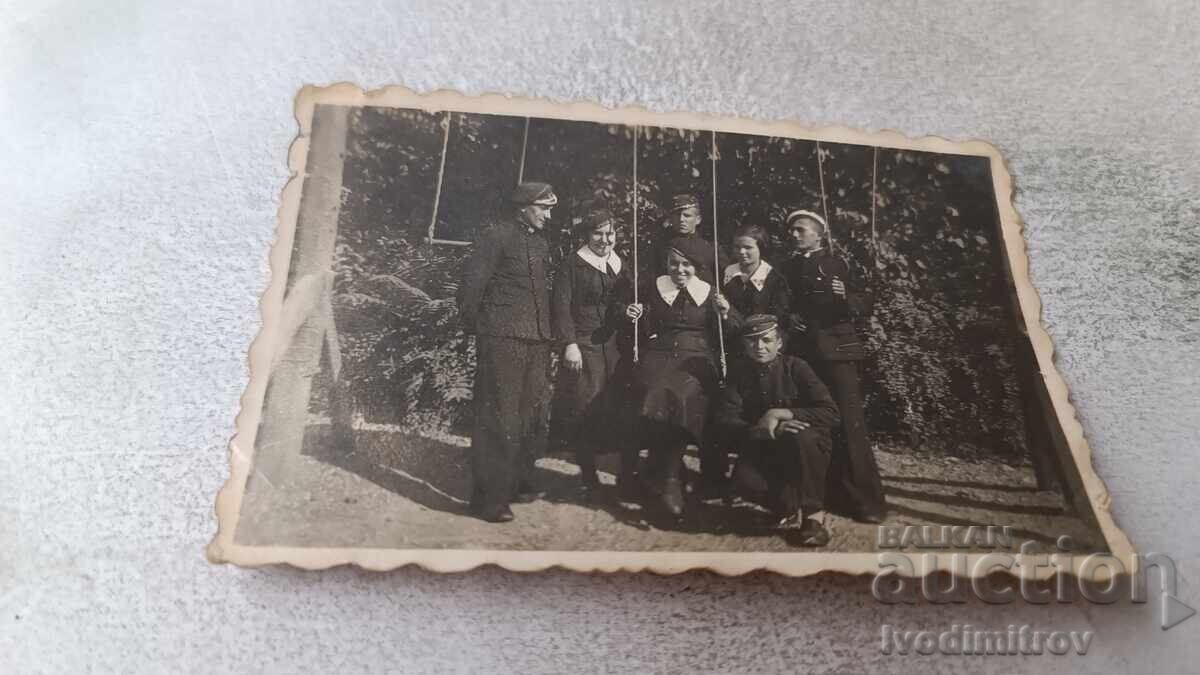 Photo Ruse Students in the park 1936