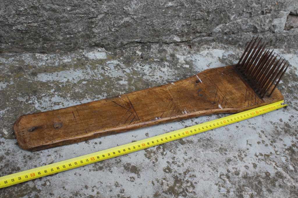 Old Rare Comb Brush Wool Yarn Forged Nails Tacks - 5 Old Rare Comb Brush Wool Yarn Forged Nails Tacks - 5