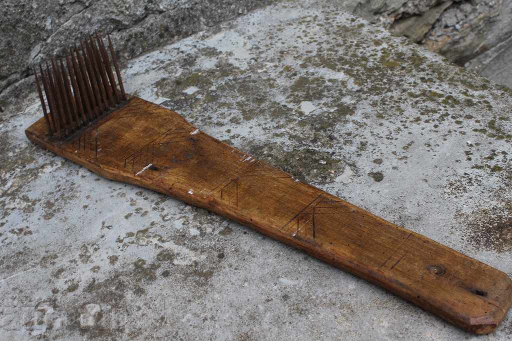 Old Rare Comb Brush Wool Yarn Forged Nails Tacks - 7 Old Rare Comb Brush Wool Yarn Forged Nails Tacks - 7