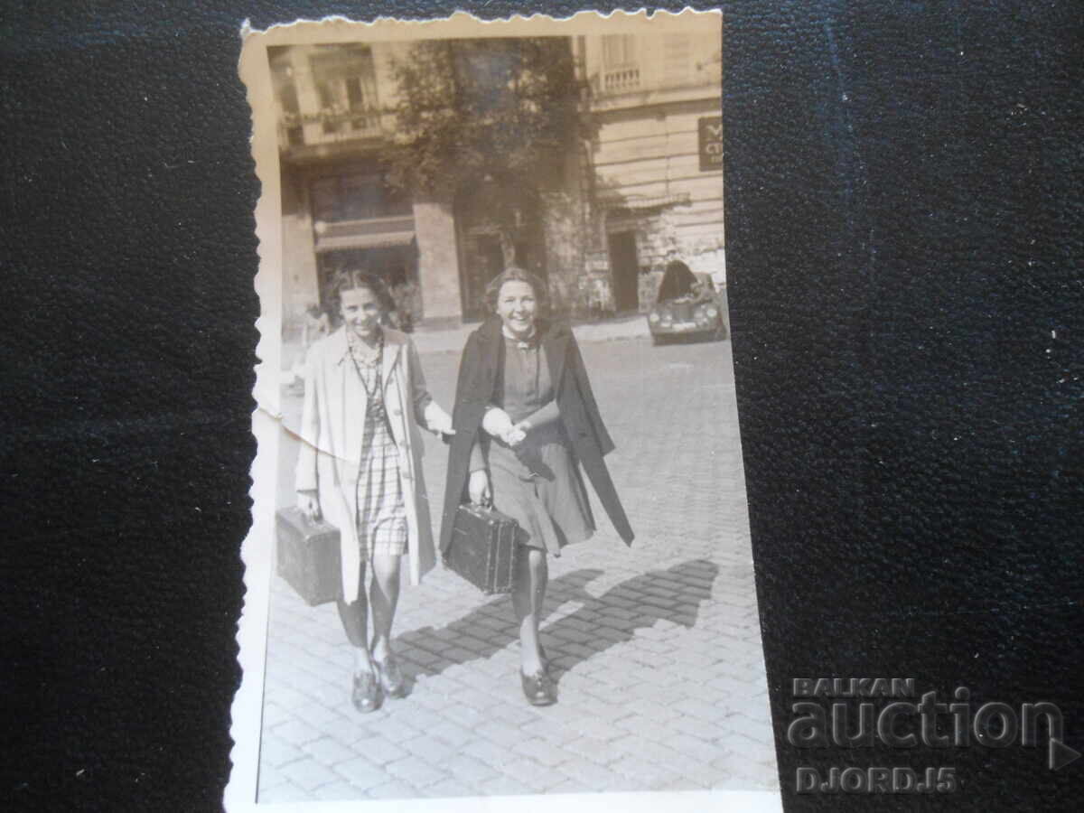 Παλιά φωτογραφία, 10.1942, Στο δρόμο για το μπάνιο