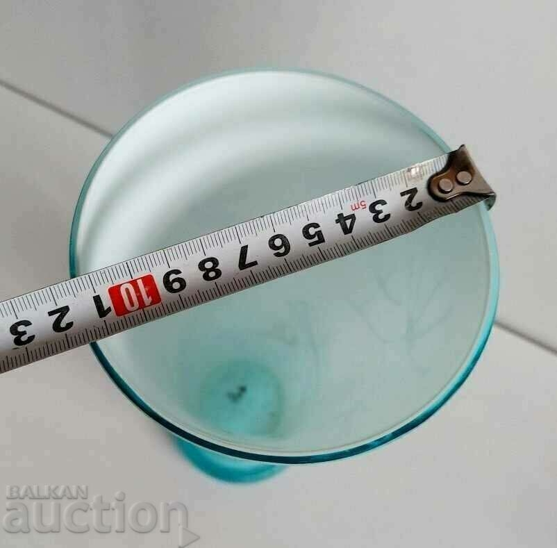 Auction  . LARGE BEAUTIFUL SOLID GLASS VASE