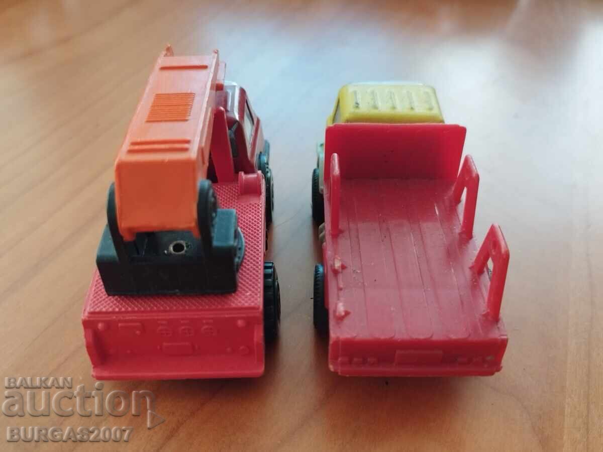 Доставка на Стари камиончета за части - 2 бр. Доставка на Стари камиончета за части - 2 бр.