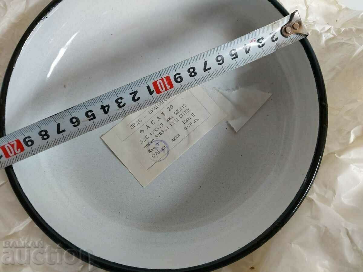 SOC NEUTILIZAT TIVI SMALT TIGA VASA SMAL GATIREA cu preț 19.00 BGN | € 9.71 SOC NEUTILIZAT TIVI SMALT TIGA VASA SMAL GATIREA cu preț 19.00 BGN | € 9.71