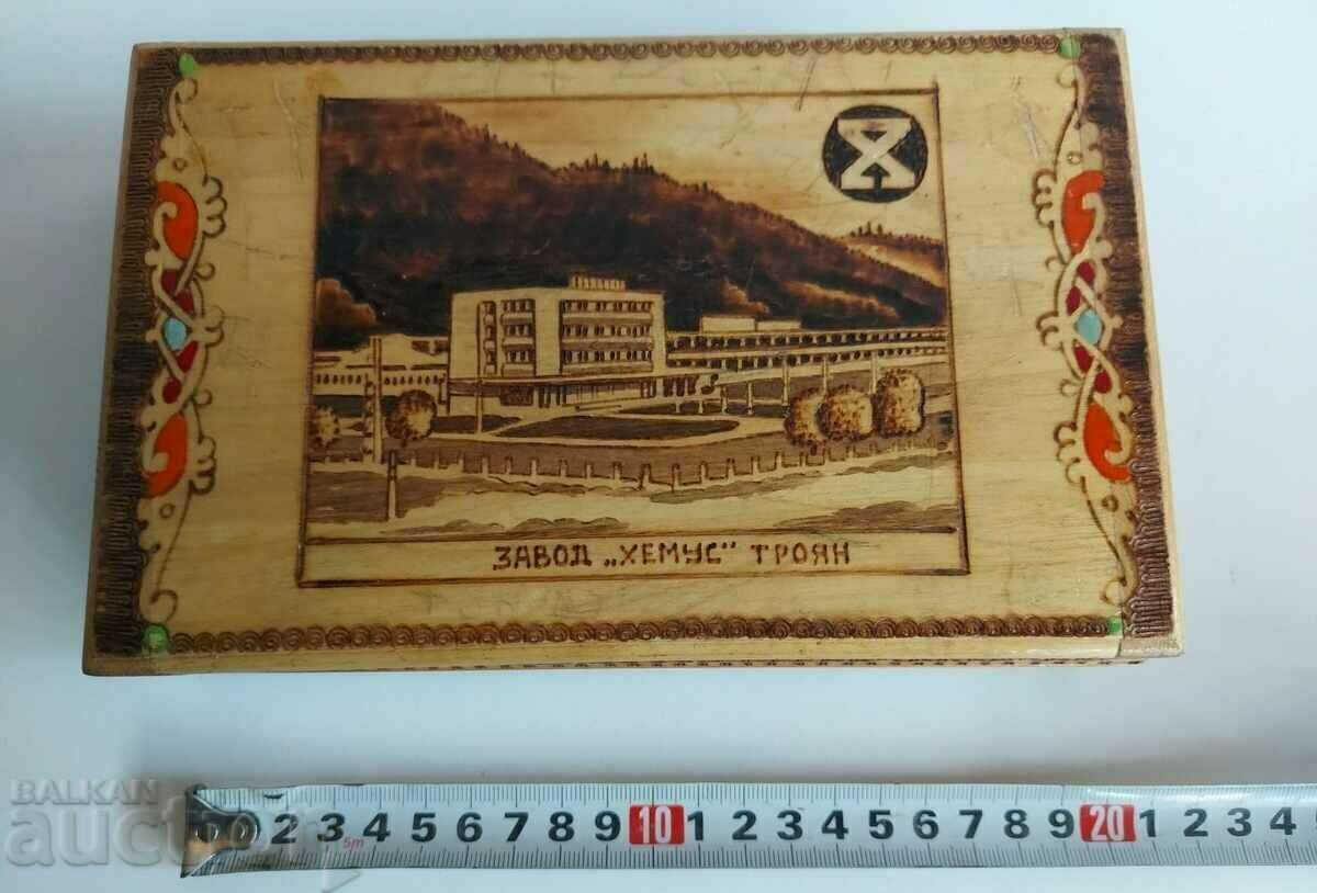 HEMUS FACTORY TROYAN SOCA ΞΥΛΙΝΟ ΠΥΡΟΓΡΑΦΗΜΕΝΟ ΚΟΥΤΙ ΣΟΚΑ με τιμή 25.00 BGN | € 12.78