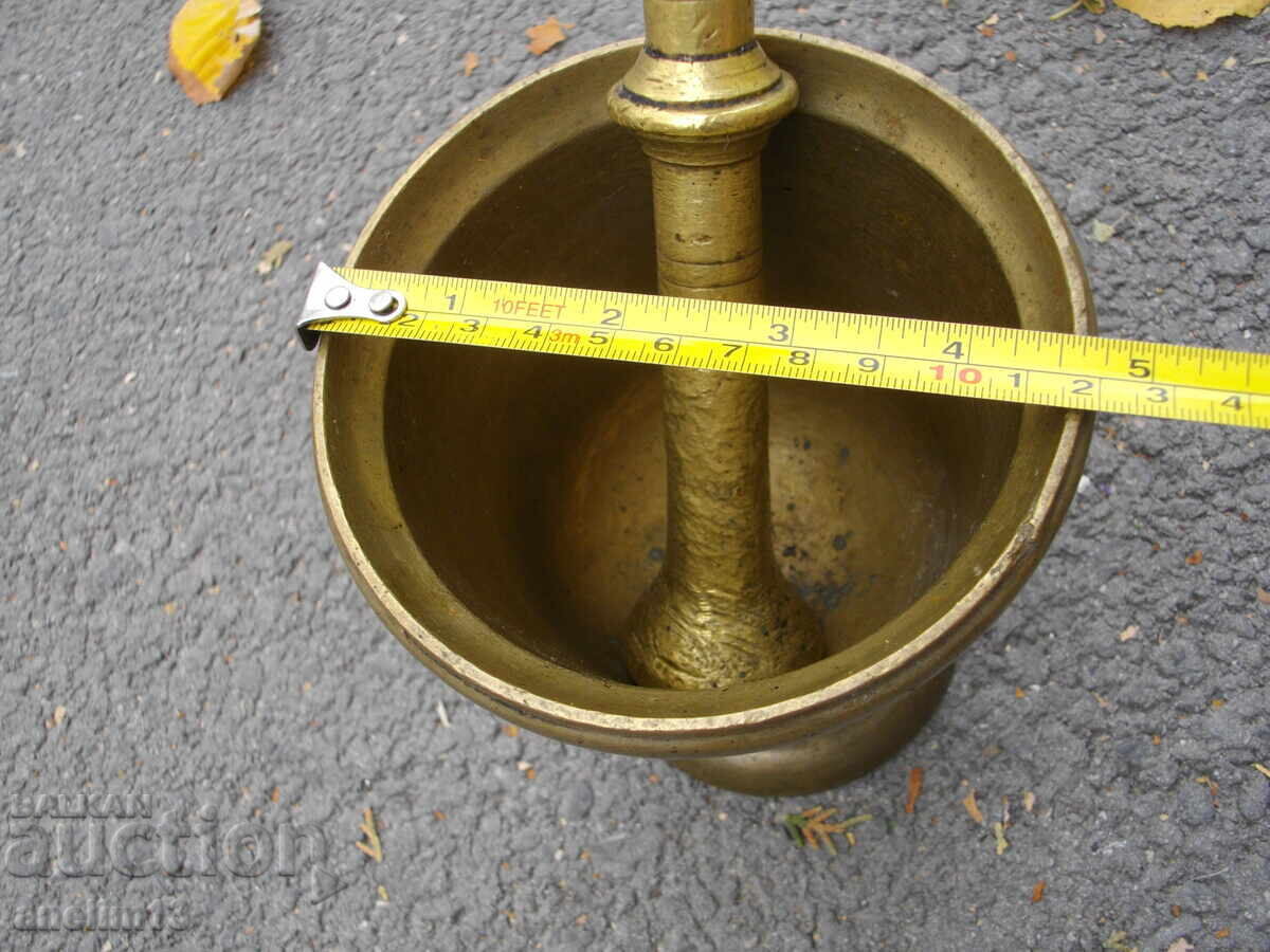 Auction OLD BRONZE MORTAR AND PESTLE Auction OLD BRONZE MORTAR AND PESTLE