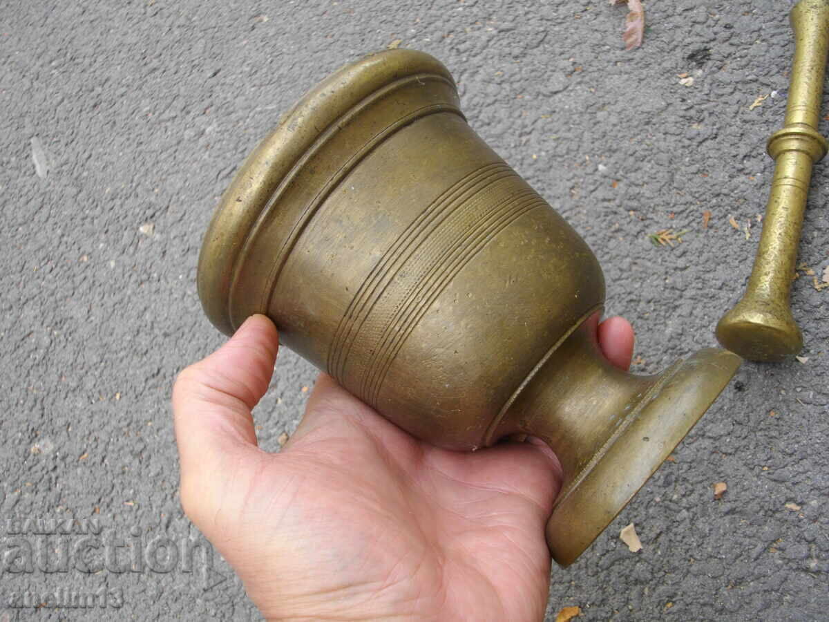 OLD BRONZE MORTAR AND PESTLE - 5 OLD BRONZE MORTAR AND PESTLE - 5