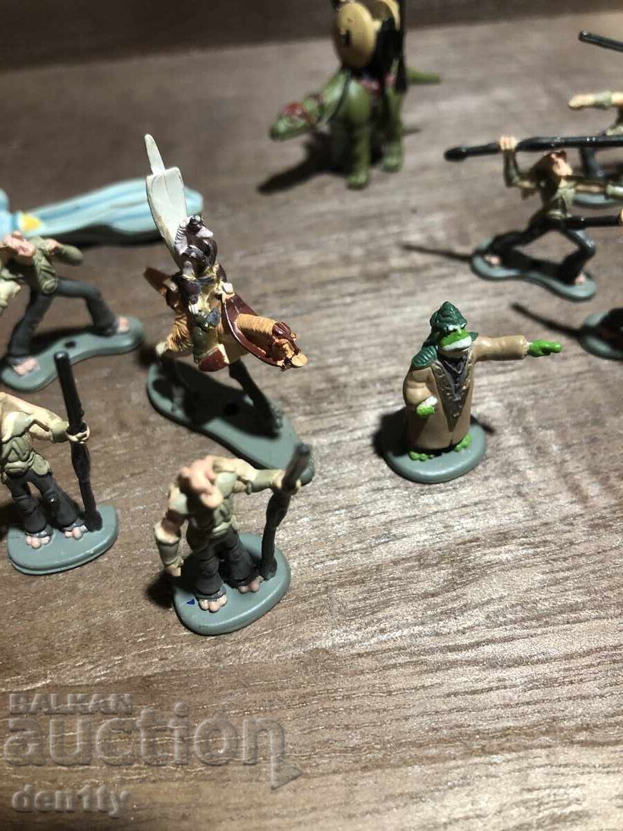 Доставка на фигурки на микромашини от Междузвездни войни гунгани