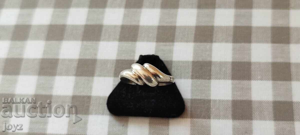 Delivery of SILVER RING 3.7 GRAMS / 925 SILVER