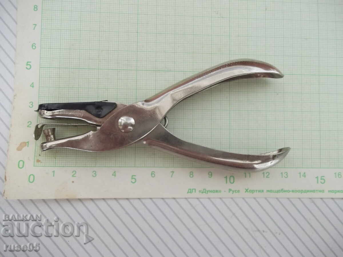 One-hole punch, pliers type with price 3.00 BGN | € 1.53