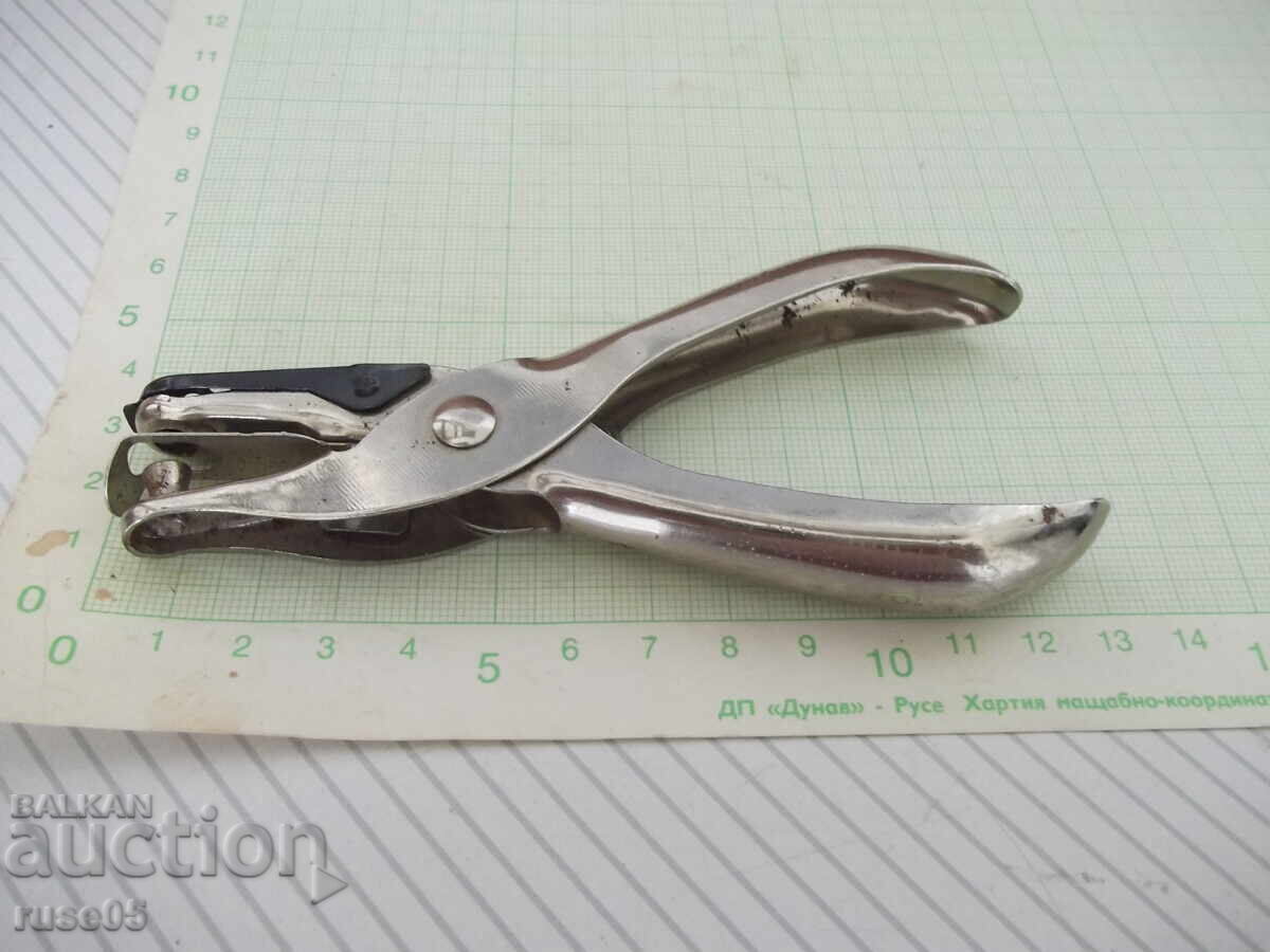 Auction  One-hole punch, pliers type