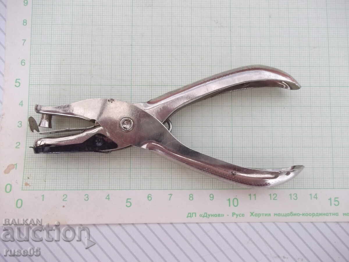 Delivery of One-hole punch, pliers type