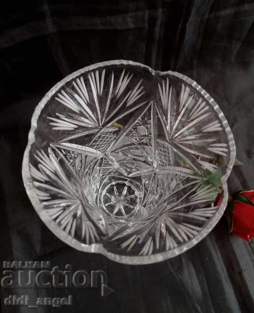 Auction  Crystal vase