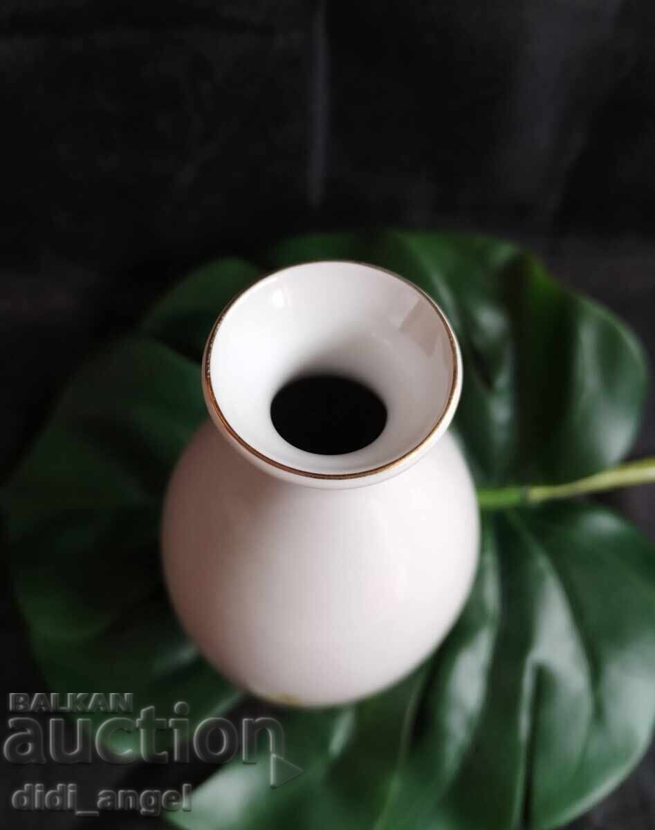 Delivery of Hungarian Vase Delivery of Hungarian Vase