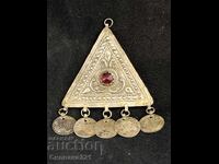 Revival Period Jewelry Trembling