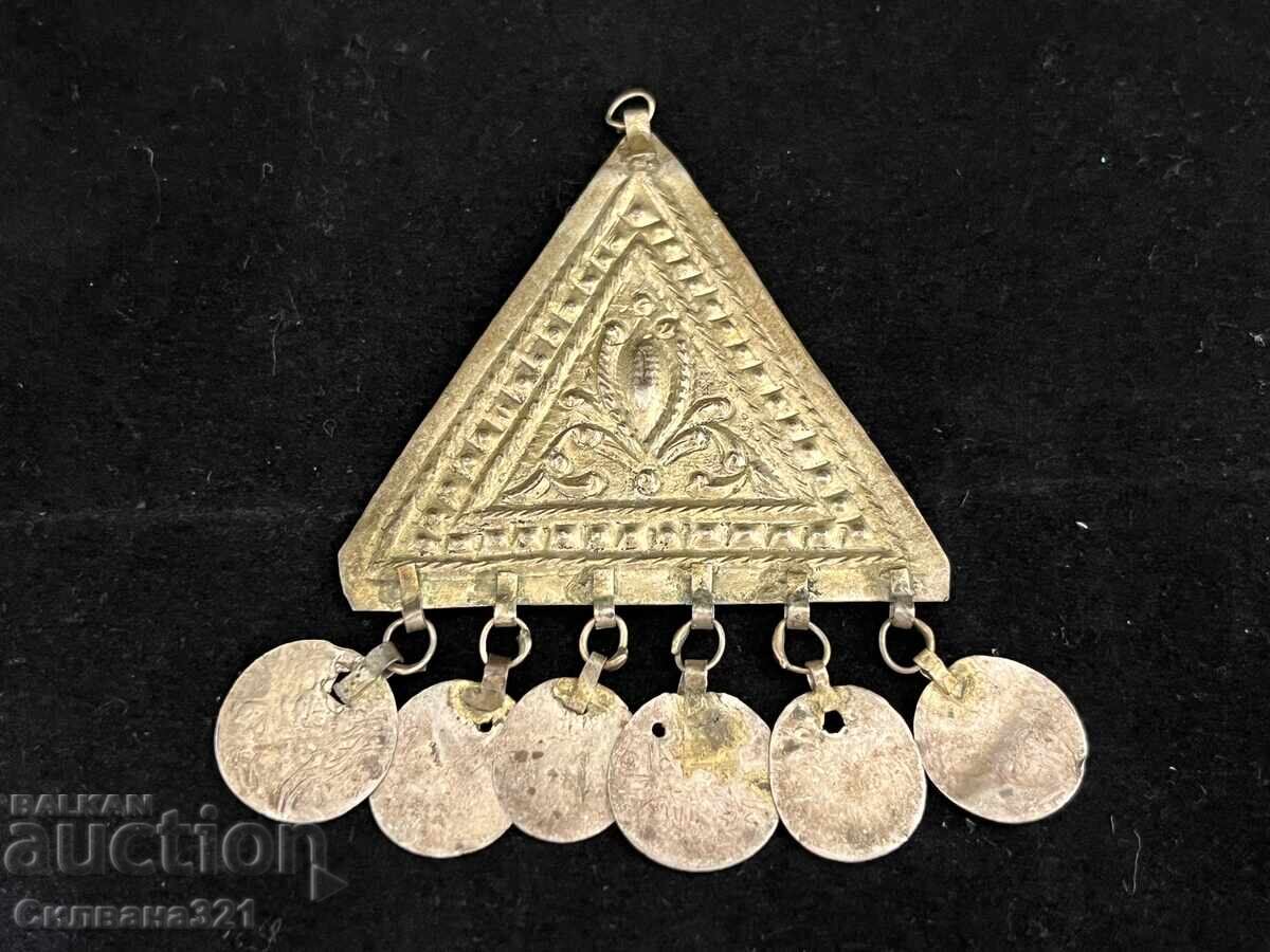 Revival Period Jewelry Trembling