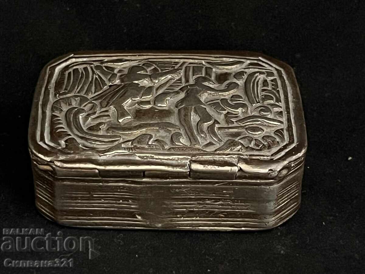 Auction Revival Sniff Box Auction Revival Sniff Box