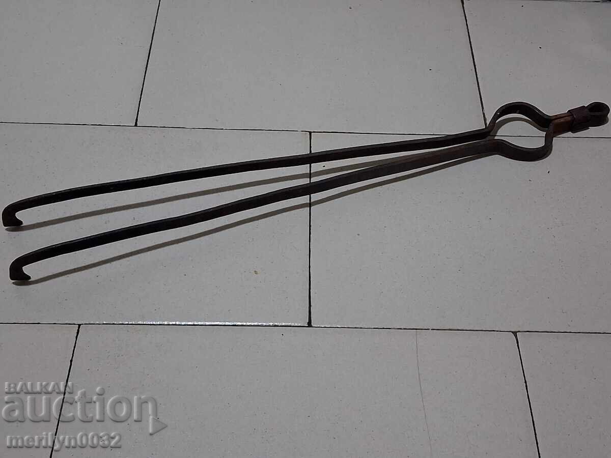 Delivery of Old tongs, dilaf, wrought iron