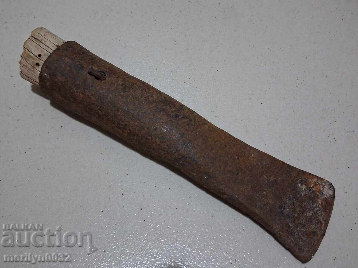 Παλιό μεταλλικό εργαλείο τσεκούρι γκριγκά γκριγκά ξέστρα τσάπα