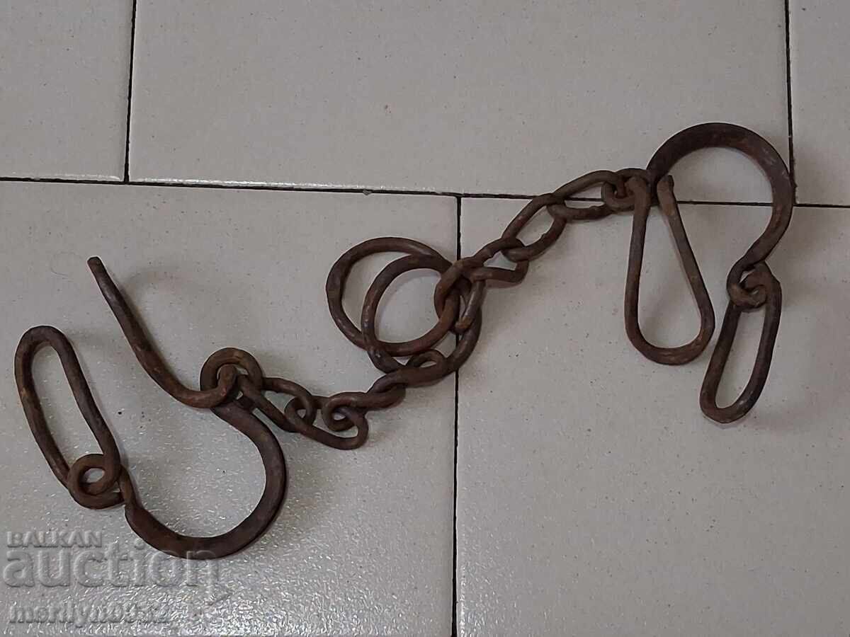 Παλιές σφυρηλατημένες αγκράφες, αλυσίδες, δεσμίδες, δεσμίδες με τιμή 44.00 BGN | € 22.50