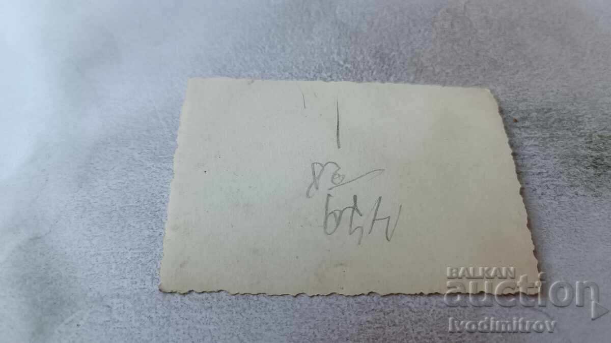 Снимка Варна Курсант от военно-морското училище на разходка с цена 3.45 лв. | € 1.76