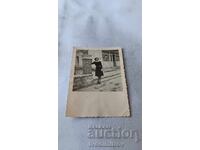 Fotografie Sofia Fată în fața magazinului MACEDONIA