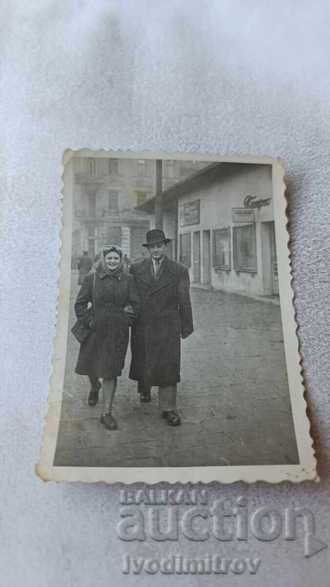 Photo Sofia Man and woman on a walk Photo Sofia Man and woman on a walk