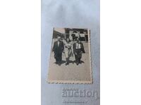 Photo Sofia Two men and a young girl on a walk