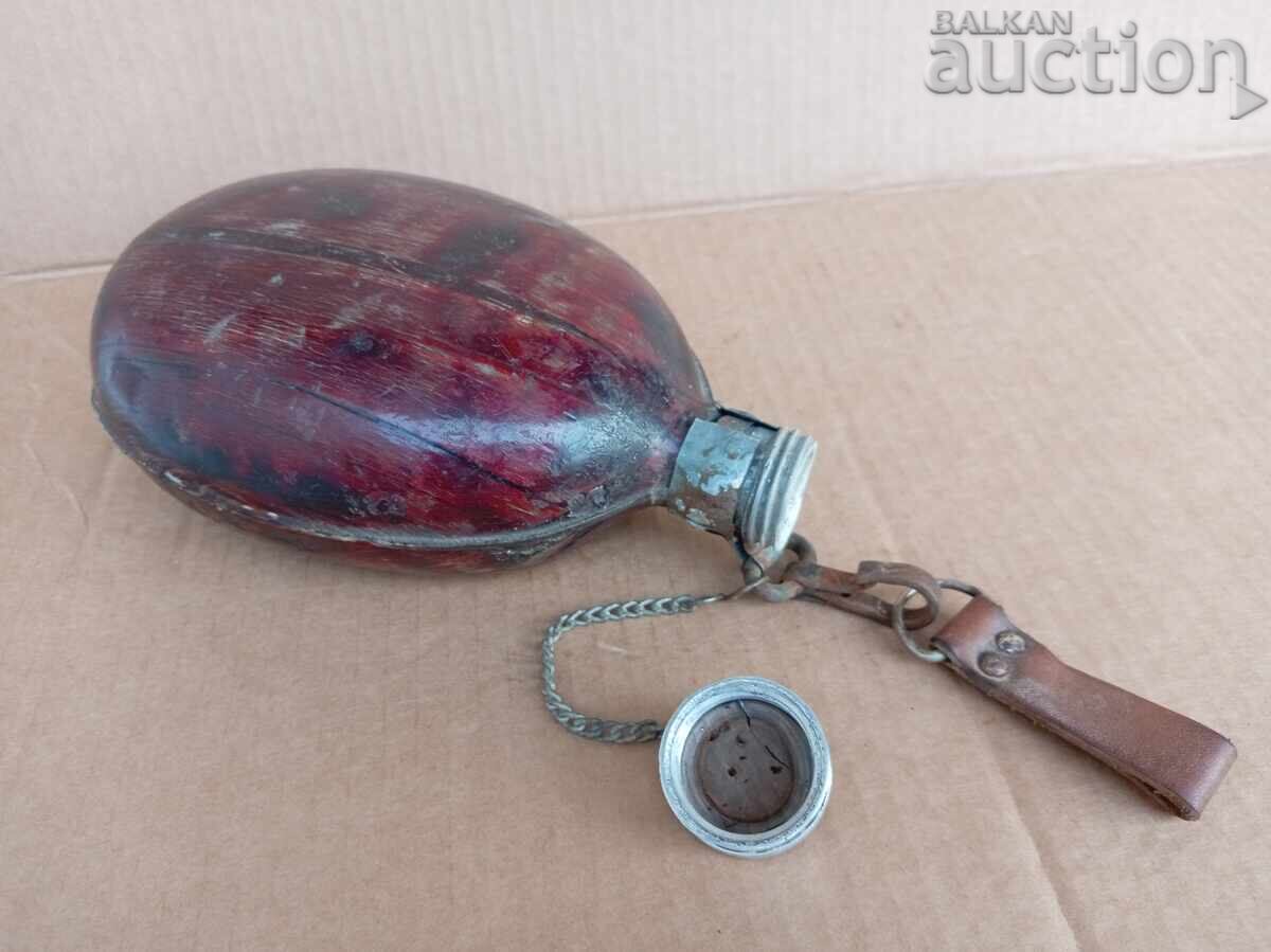 Auction  WW2 WWII Officer's Canteen with Belt Carrier