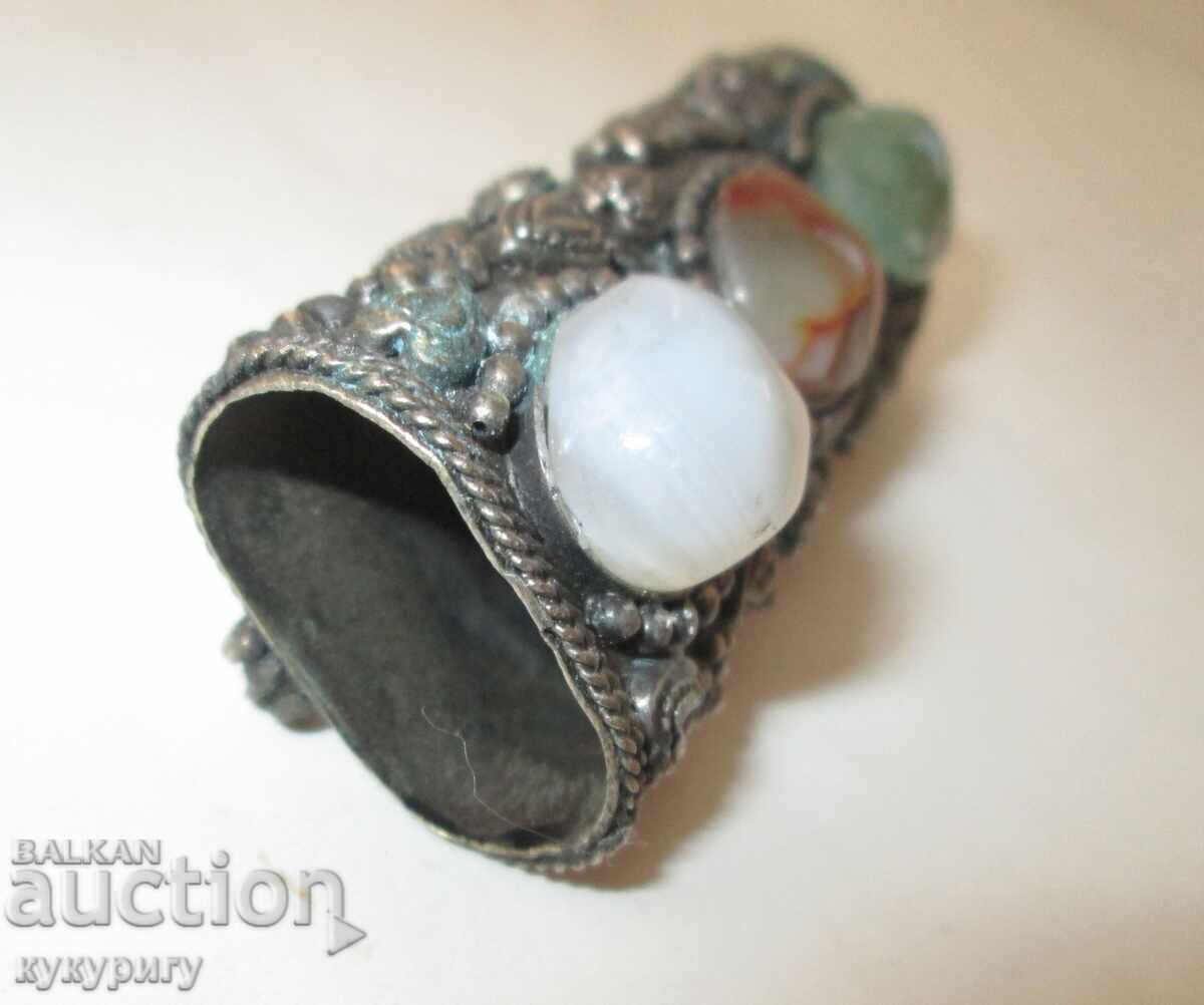 Аукцион Стара кутийка калъф за запалка ръчна изработка с камъни Аукцион Стара кутийка калъф за запалка ръчна изработка с камъни