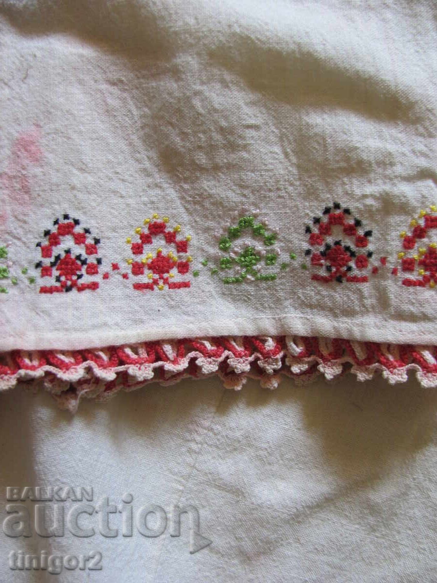 Auction  Folk costume shirt, lace and embroidery