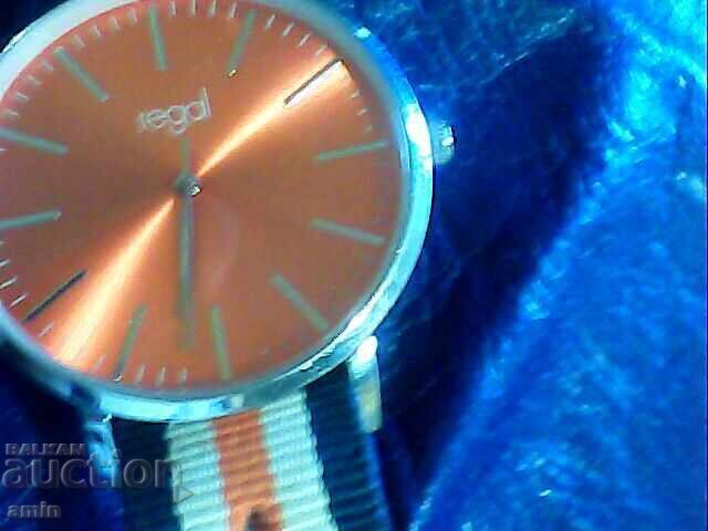 Delivery of Beautiful Moshki 4-hour clock, works with a new battery