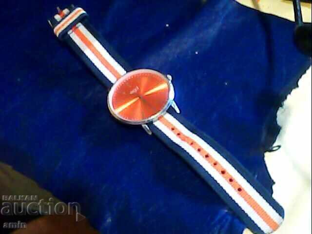 Beautiful Moshki 4-hour clock, works with a new battery