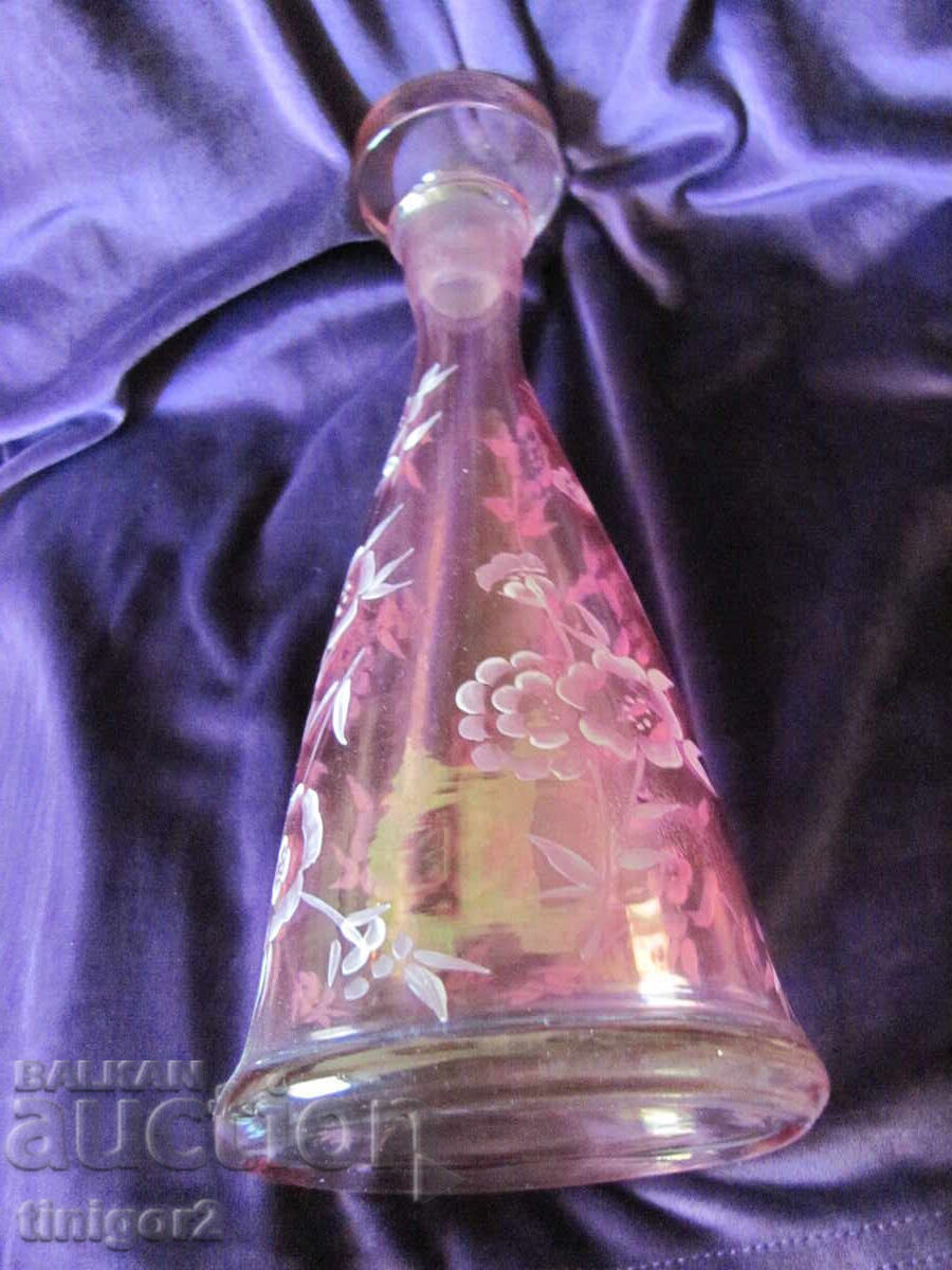 Доставка на Красива гарафа , розово стъкло , ръчно рисувана Доставка на Красива гарафа , розово стъкло , ръчно рисувана