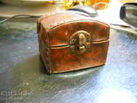 Cutie de bijuterii din lemn cu căptușeală din piele