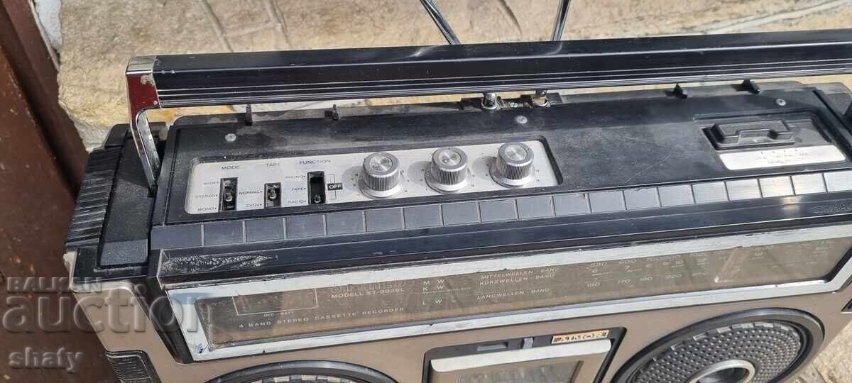 Un casetofon vechi cu preț 150.00 BGN | € 76.69