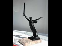 Μειωμένο μοντέλο του μνημείου "Η Μητέρα Πατρίδα καλεί!"