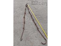 Παλιά σφυρήλατη αλυσίδα με γάντζο για χαλκό χαράνια χαλκό